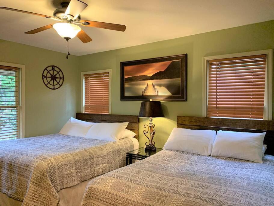The River Haven - Sleeps 32 - On Guadalupe River Seguin Exteriör bild
