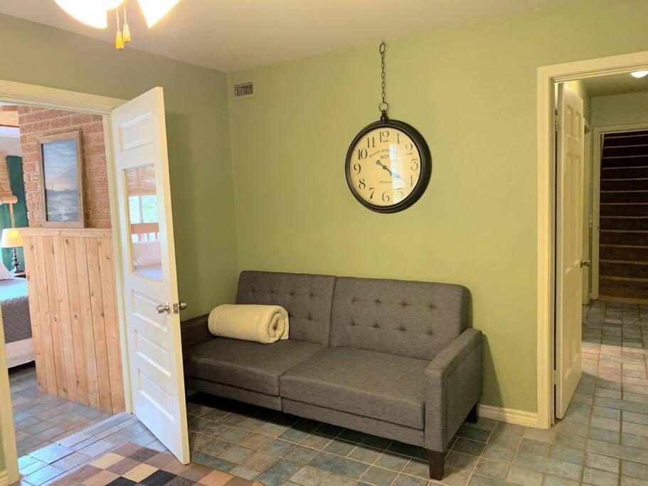 The River Haven - Sleeps 32 - On Guadalupe River Seguin Exteriör bild