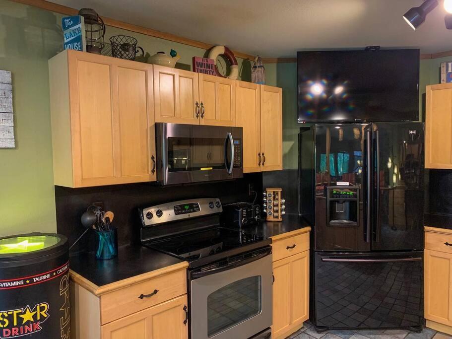 The River Haven - Sleeps 32 - On Guadalupe River Seguin Exteriör bild