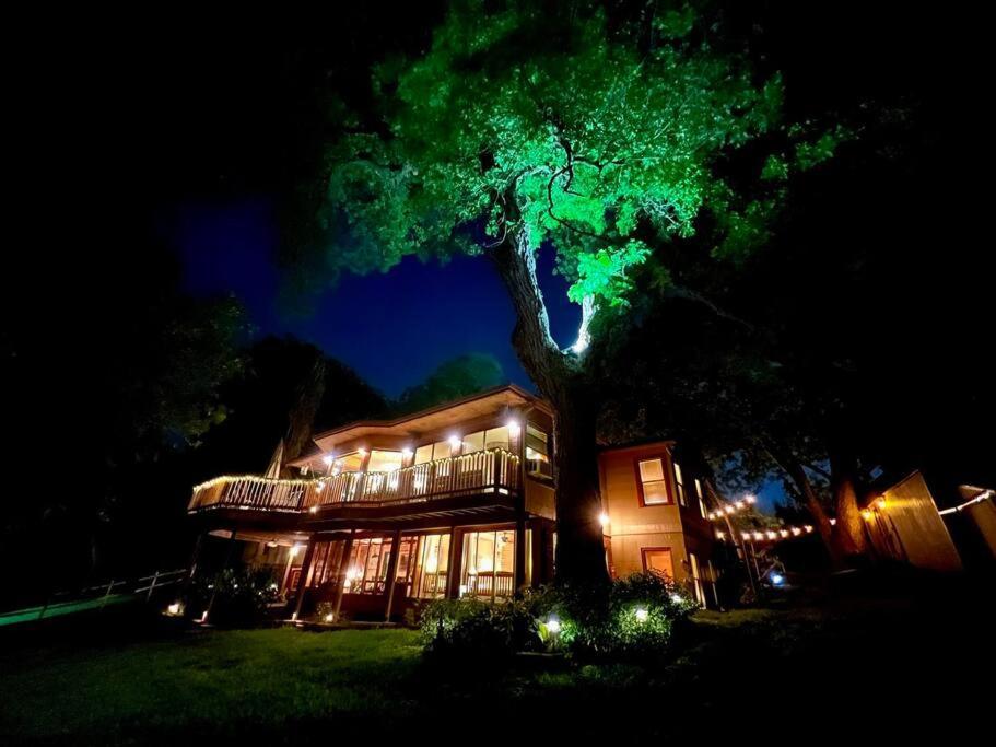 The River Haven - Sleeps 32 - On Guadalupe River Seguin Exteriör bild