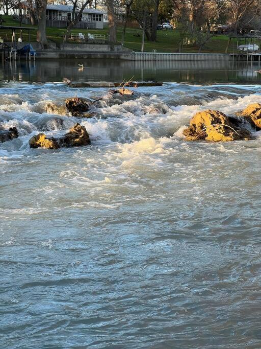 The River Haven - Sleeps 32 - On Guadalupe River Seguin Exteriör bild