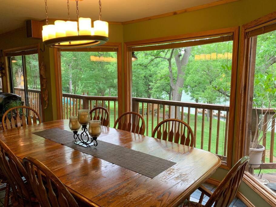 The River Haven - Sleeps 32 - On Guadalupe River Seguin Exteriör bild