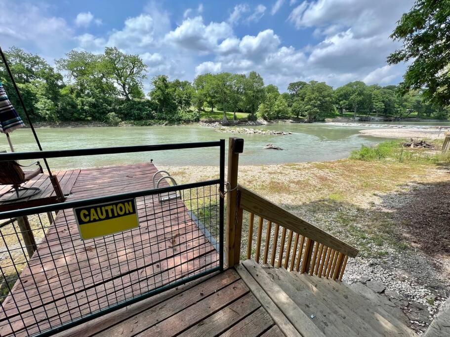 The River Haven - Sleeps 32 - On Guadalupe River Seguin Exteriör bild