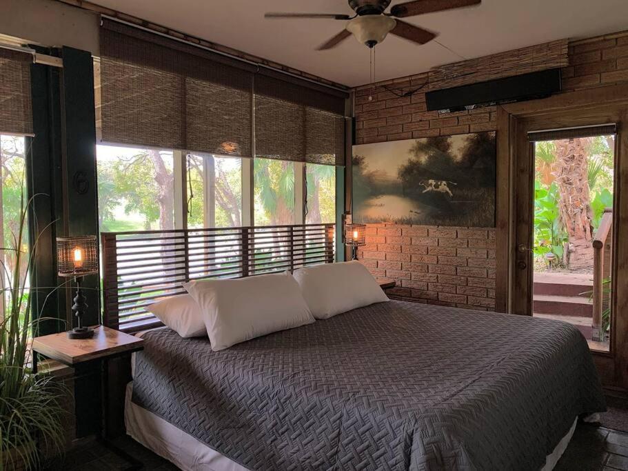 The River Haven - Sleeps 32 - On Guadalupe River Seguin Exteriör bild