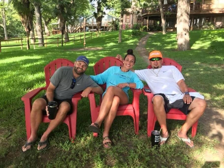 The River Haven - Sleeps 32 - On Guadalupe River Seguin Exteriör bild