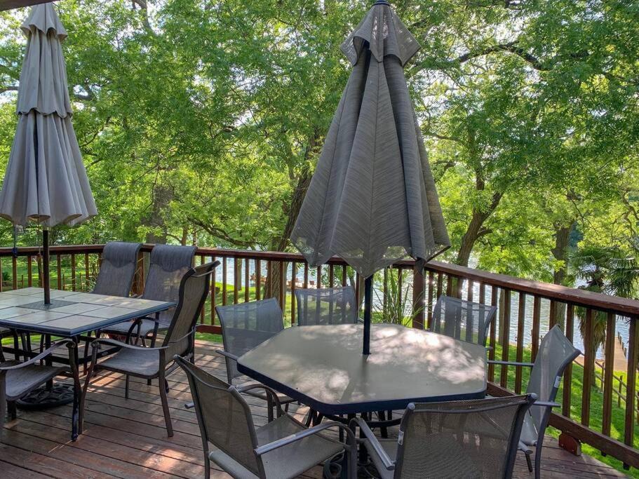 The River Haven - Sleeps 32 - On Guadalupe River Seguin Exteriör bild