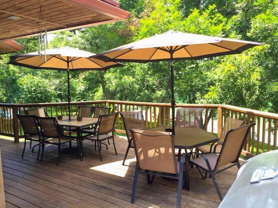 The River Haven - Sleeps 32 - On Guadalupe River Seguin Exteriör bild