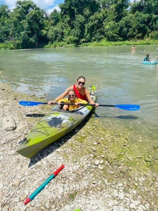 The River Haven - Sleeps 32 - On Guadalupe River Seguin Exteriör bild