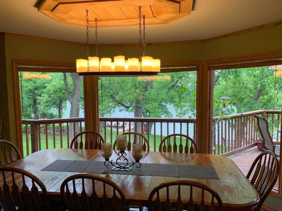 The River Haven - Sleeps 32 - On Guadalupe River Seguin Exteriör bild