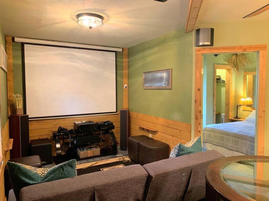 The River Haven - Sleeps 32 - On Guadalupe River Seguin Exteriör bild