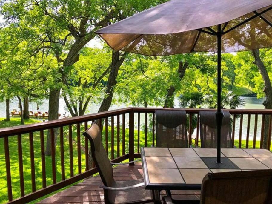The River Haven - Sleeps 32 - On Guadalupe River Seguin Exteriör bild